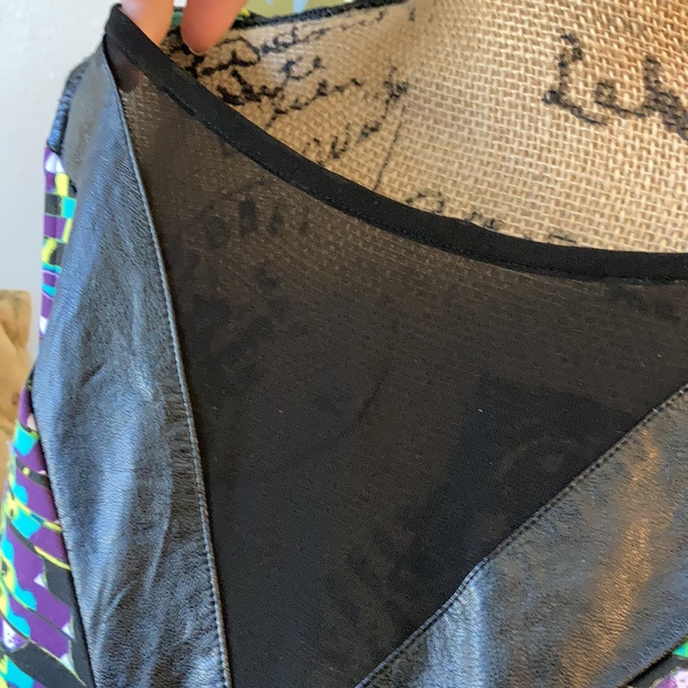 Gorgeous BEBE Top Mesh Front ZIP Back Tank Top L! - Picture 8 of 8